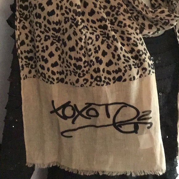 DG2 DIANE GILMAN BLACK & TAN ANIMAL PRINT SCARF. - Picture 2 of 2